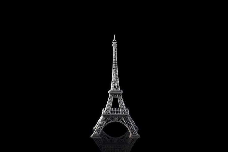 A small-scale Eiffel Tower printed with the Form 1