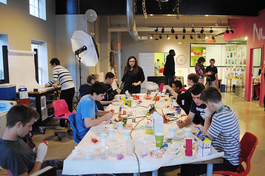 Dina El-Zanfaly teaches a workshop on games and motion with Daniel Rosenberg at NuVu Studio in Cambridge.