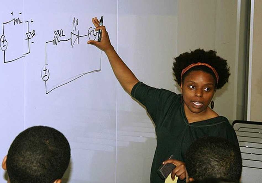 Niaja Farve teaches a course on basic circuit principles at Boston Renaissance Charter School.