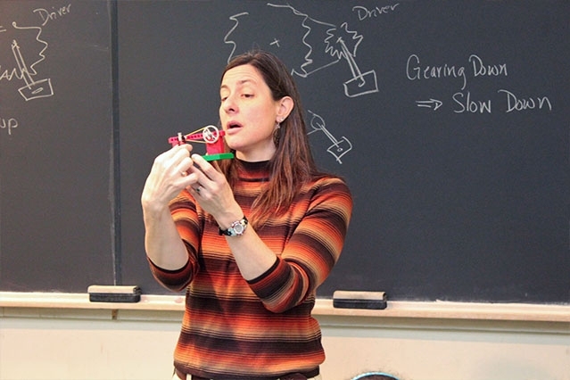 During a lesson on gearing in the LEGO Car Rally class, Amy Fitzgerald explains the concept of gearing down.