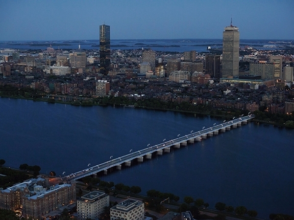 Smoot Lighting To Set The Mood On Harvard Bridge Mit News Massachusetts Institute Of Technology 