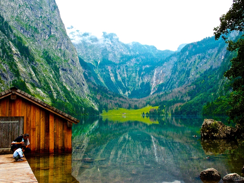 A contest-winning photo of a lake in the German Alps.