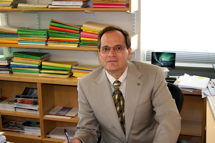 John D. Joannopoulos wins 2015 Aneesur Rahman Prize for 