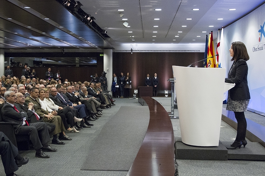 MIT-Spain co-director Mercedes Balcells-Camps addresses La Caixa fellows and heads of state, including Spain's King Philip IV and Queen Letizia.