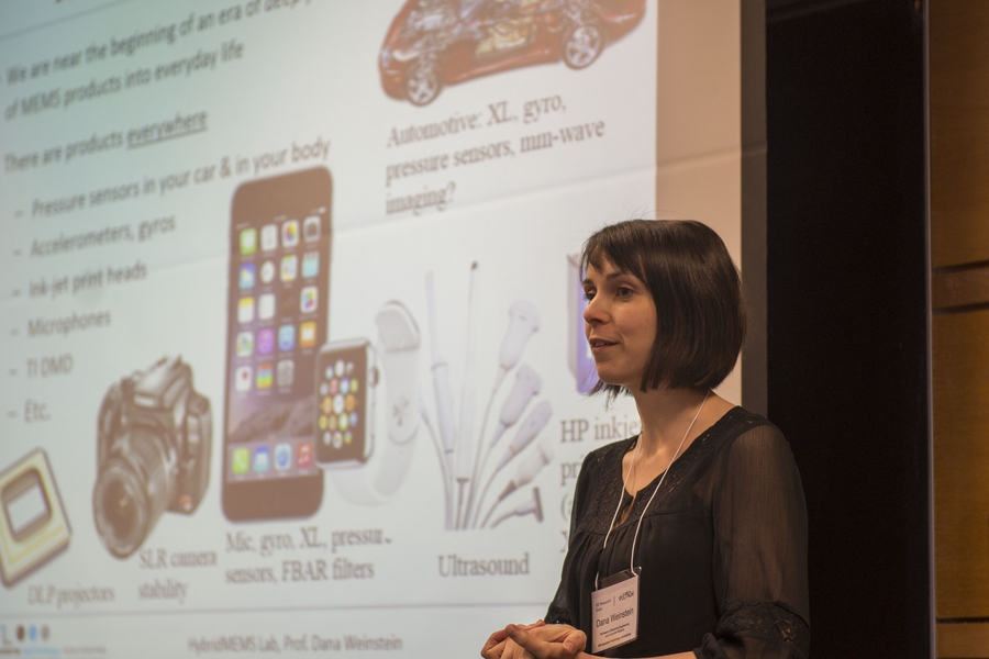 Professor Dana Weinstein describes her research to students at the April 1 MIT IEEE/ACM Voltage Research Expo.