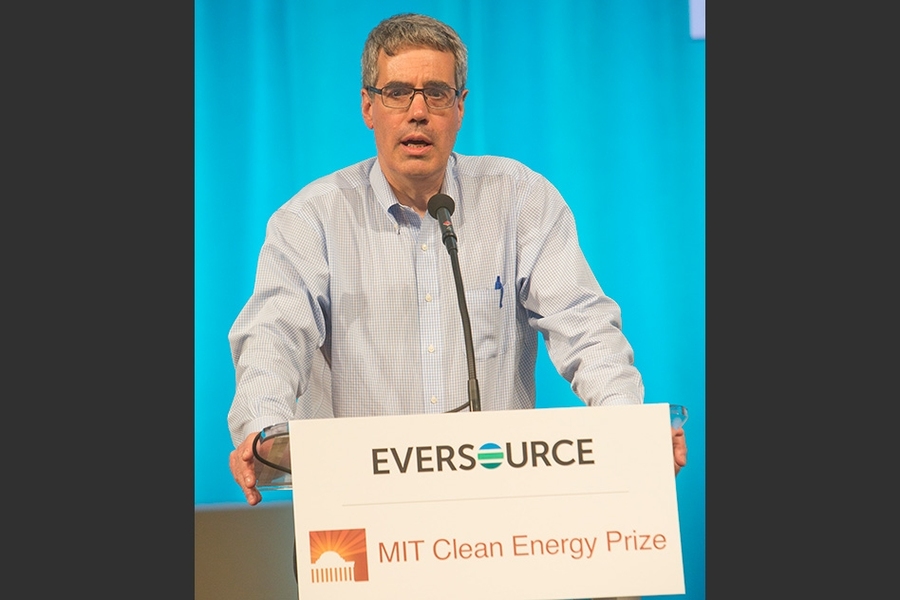 Clean Energy Prize co-founder Bill Aulet, co-director of the Martin Trust Center for MIT Entrepreneurship, addresses the crowd in the Kresge Auditorium. 