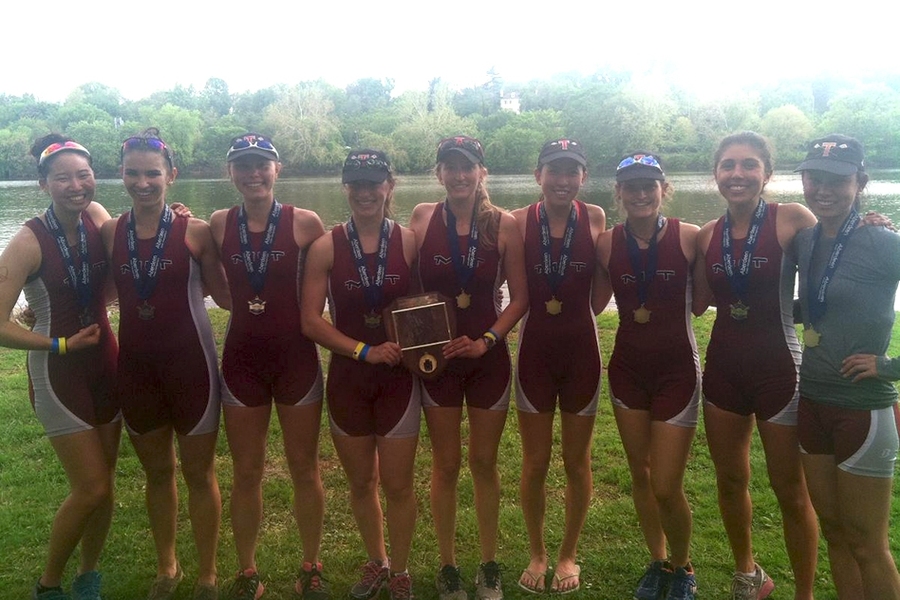 Women's Lightweight Varsity Eight won the Dad Vail Regatta.