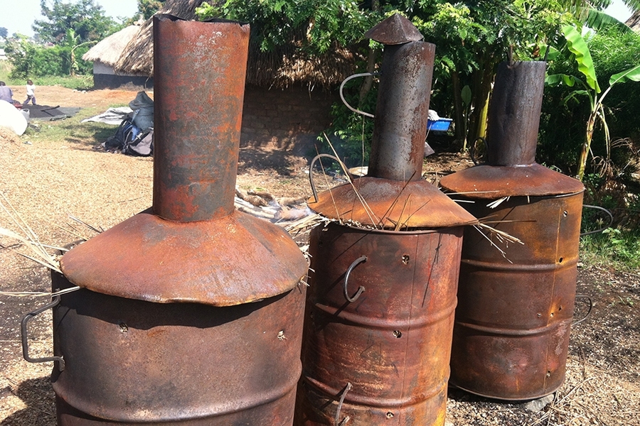 D-Lab field partner TEWDI Uganda uses kilns to carbonize agricultural waste. The resulting charcoal fines are then used to make a cleaner burning, more sustainable fuel for cooking.