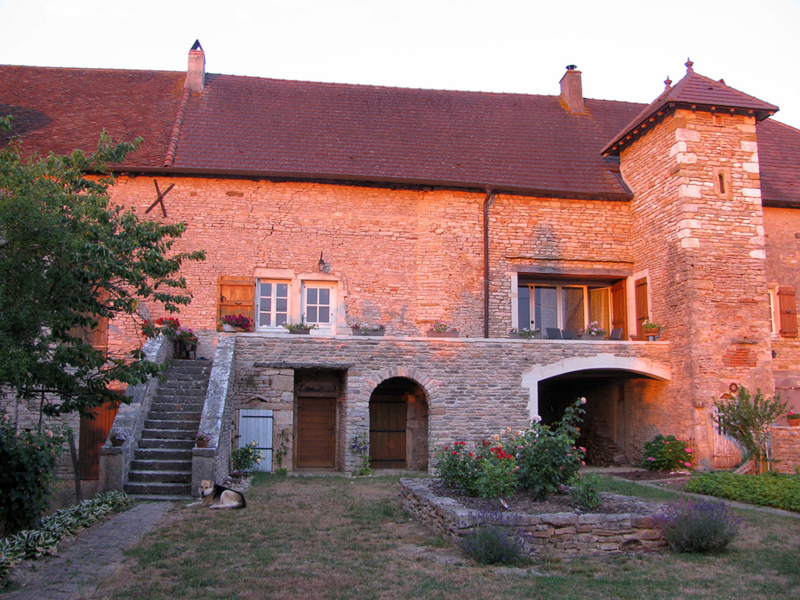 W. Craig Carter and his wife, Martin Carter, restored a 14th-century structure in the ‪Côte de Chalonnais‬ region of Burgundy, ‪Notre Dame de Savigny-sur-Grosne,‬ near the cities Cluny and Taize. 