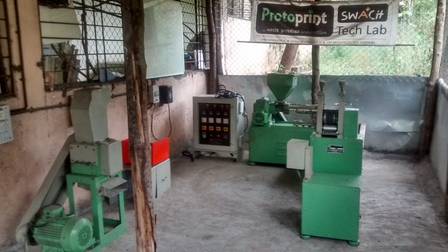 Protoprint's filament lab at a garbage dump in collaboration with SWaCH, one of India’s largest waste-pickers cooperatives.