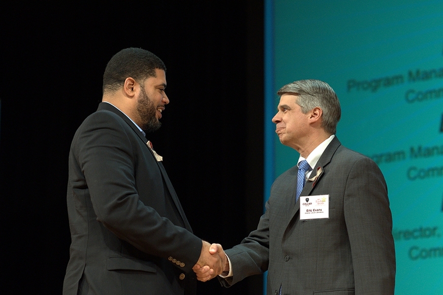 Eric Evans (right), director of MIT Lincoln Laboratory, congratulates Duane DeFour of the Violence Prevention and Response Team, recipient of the Unsung Hero award, at the 2014 ceremony.