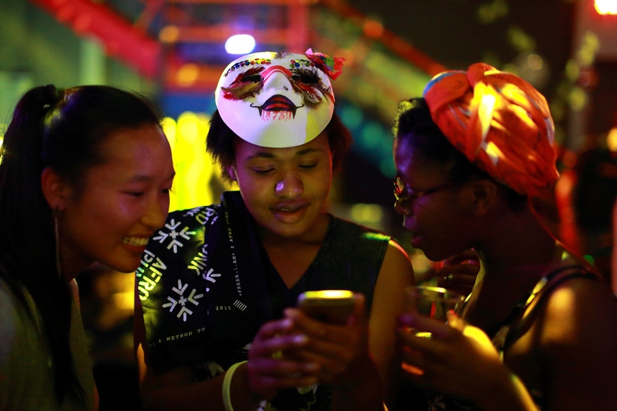 Architecture graduate student Olivia Huang (left) and friends check her Arts on the Radar snap story on MIT Student’s Snapchat and #RadArts social media posts. 