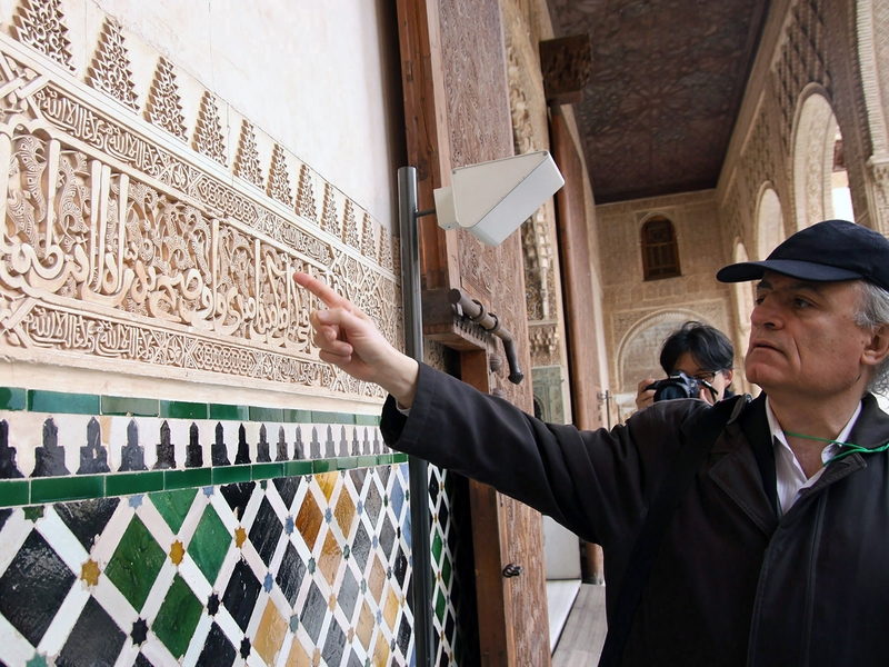 Professor Nasser Rabbat explaining an inscription in Granada. Working from Rabbat’s deep roots in Islamic architecture — including stories on virtually every room of the Alhambra palace and examinations of the deeply piled history of architectural forms in the city — students were better able to understand the architecture of the city as a living historical conversation. 