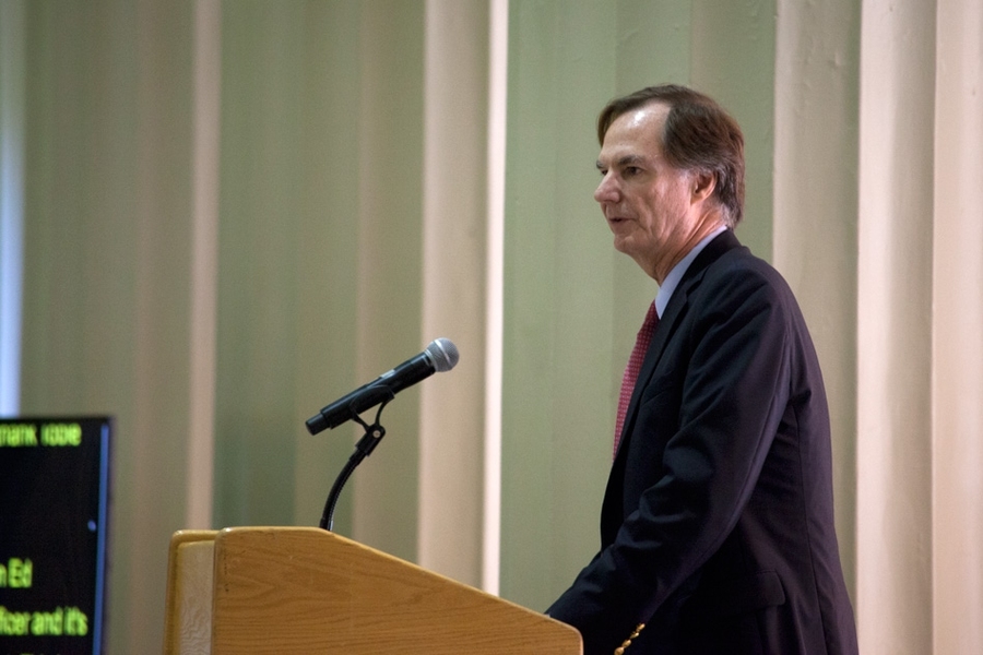 Ed Bertschinger, Institute Community and Equity Officer, introduces Sen.
