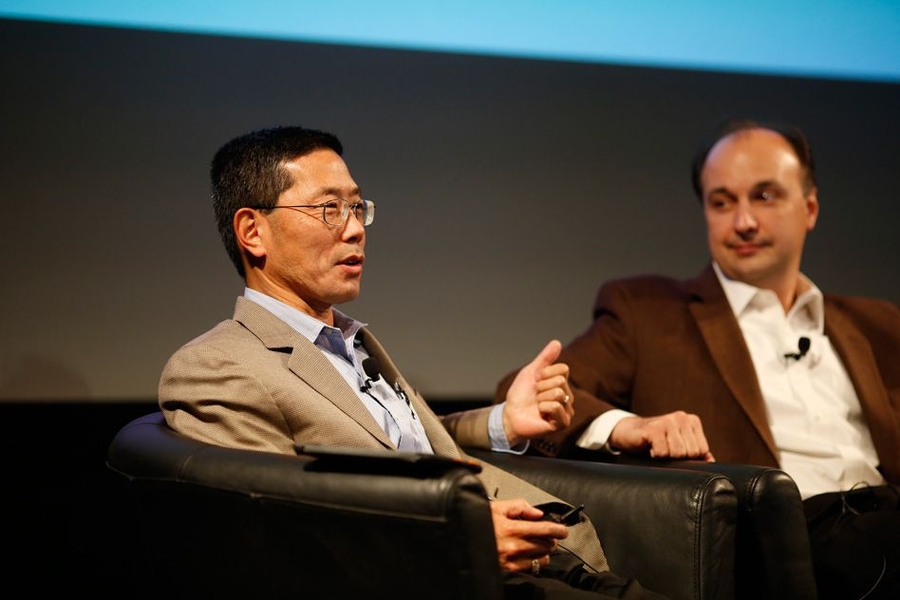 (Left to right) MIT Professors Yet-Ming Chiang and Vladimir Bulović speak at the panel on renewable energy sources.