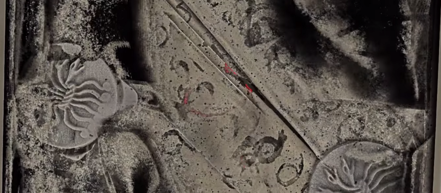 The latest advances in X-ray technology from the field of dentistry will be used to scan the sealed letters without opening them. This screenshot shows a snake wax seal on the left and folds in the middle.