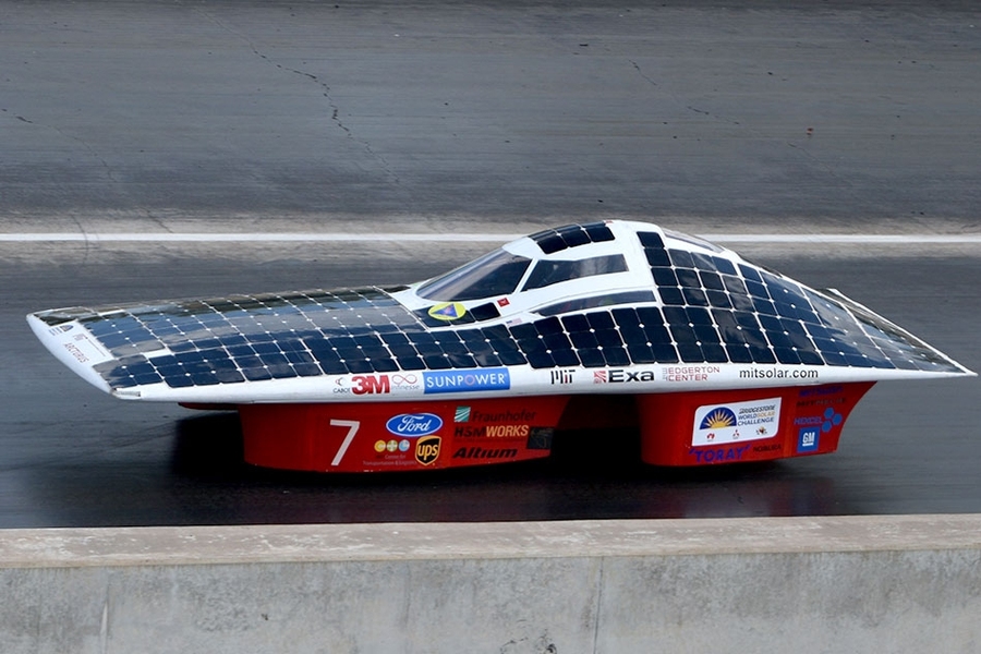 Arcturus on the road in the 2015 Bridgestone World Solar Challenge