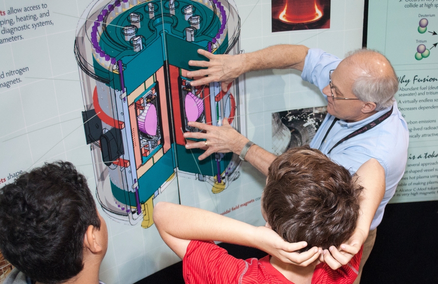 Senior research scientist Paul Bonoli explains the inner workings of MIT's Alcator C-Mod tokamak experiment at the American Physical Society — Division of Plasma Physics Plasma Sciences Expo.
