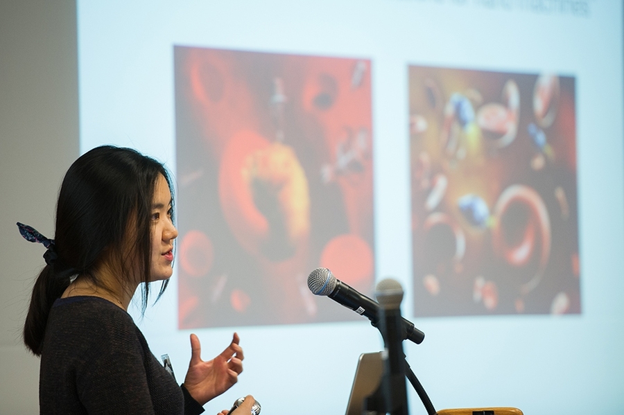 Hyeji Kim, a graduate student from Stanford University, presents her research.