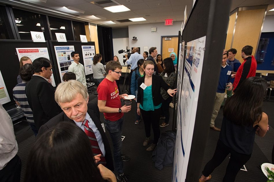 SuperUROP students presented an update on their research to MIT faculty and researchers at the SuperUROP mid-year research preview.