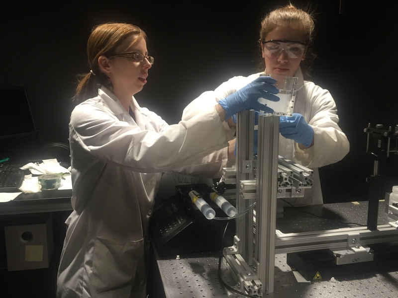 Freshman Lucy Halperin (left) chose to work with grad student Marie-Julie Dalbe in Professor Ruben Juanes’s fluid dynamics lab.