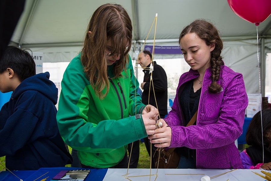 MIT's Open House attracts tens of thousands on Saturday MIT News