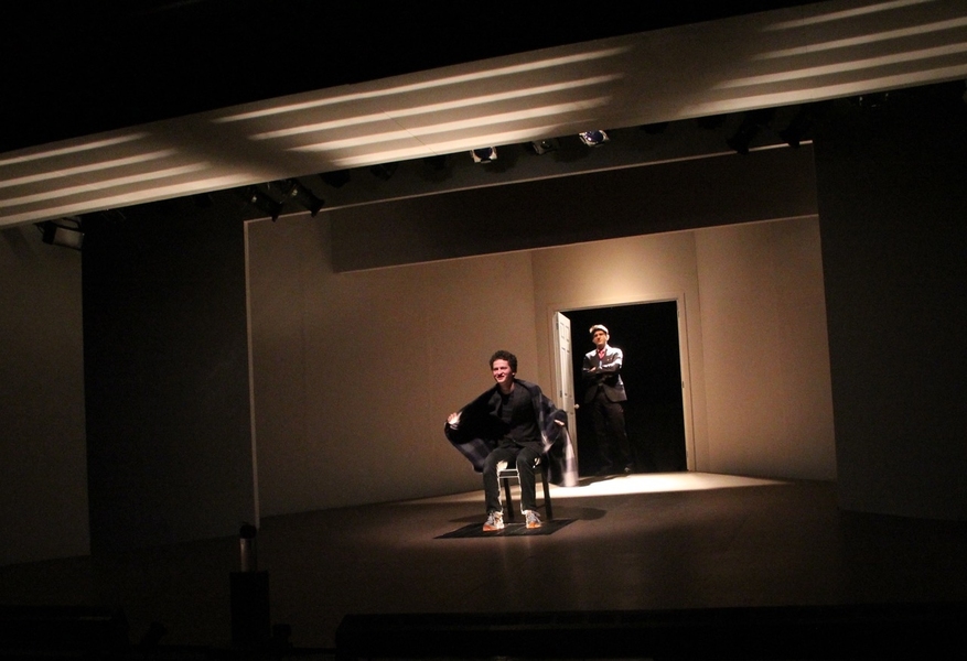 (left to right) Isaac Newton, played by Ben Spiro (2017), and Robert Hooke, played by Harry Bleyah (2017), a junior studying brain and cognitive sciences and computer science.