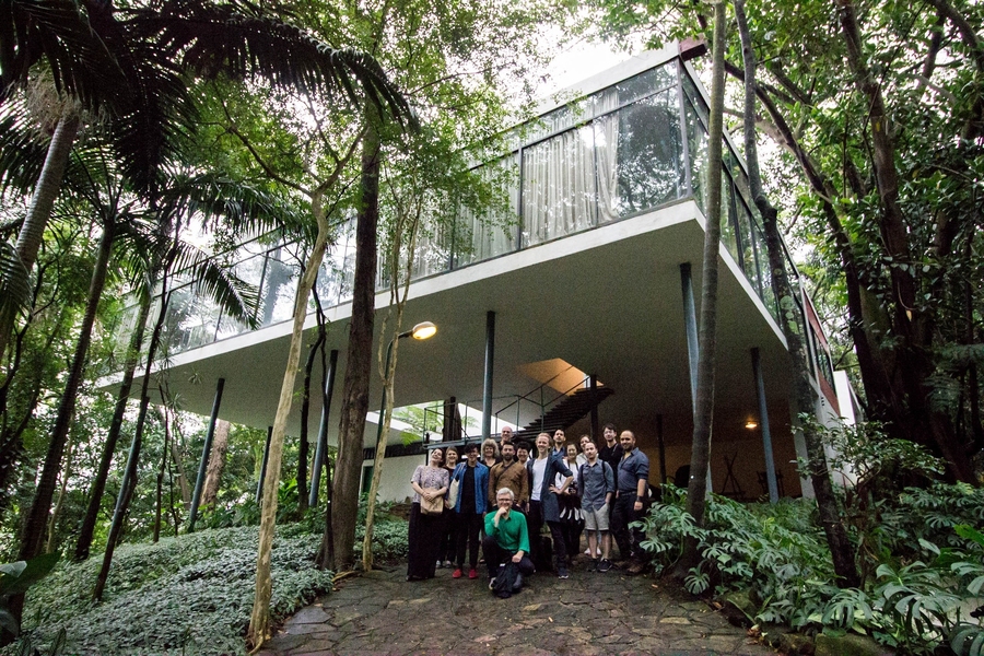 Public art/public sphere class visits the Glass House in São Paulo, designed by Lina Bo Bardi.