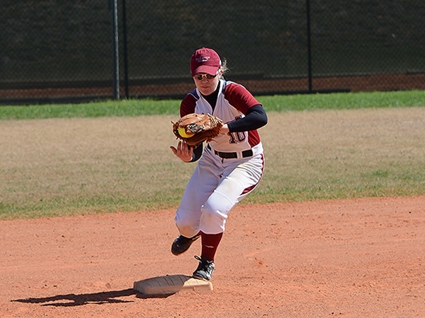 Sophomore Zoe Hinton's two-run single in the third tied game two of MIT's doubleheader against Springfield on Saturday. The Engineers went on to win, 4-3, to sweep the two games and remain in first place in the NEWMAC standings.