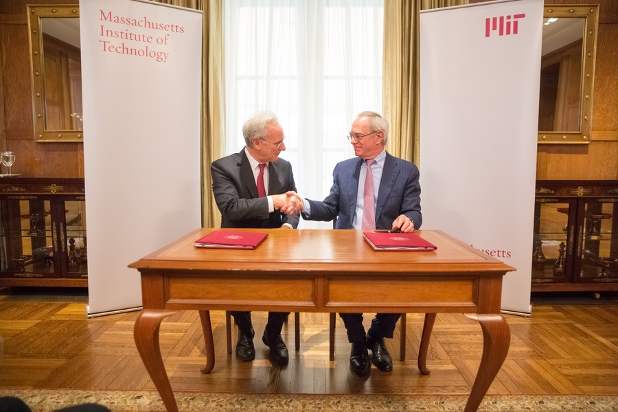 Alan Leventhal (left) and MIT President L. Rafael Reif sign documents naming MIT's Center for Advanced Urbanism (CAU) in honor of Norman B. Leventhal '38.