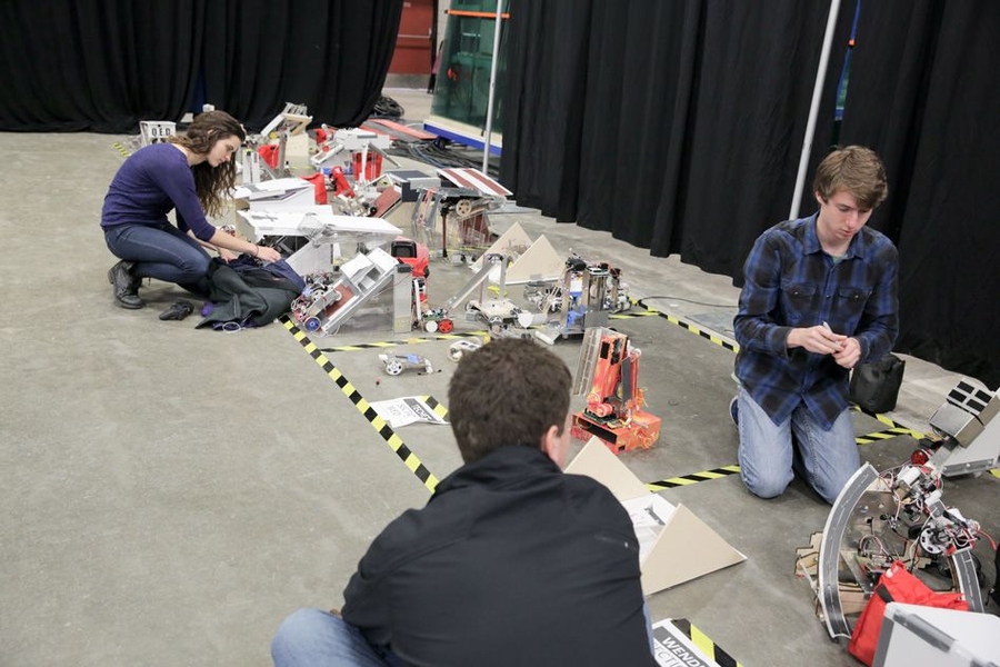 2.007 robots battle it out, revolutionary-style | MIT News ...