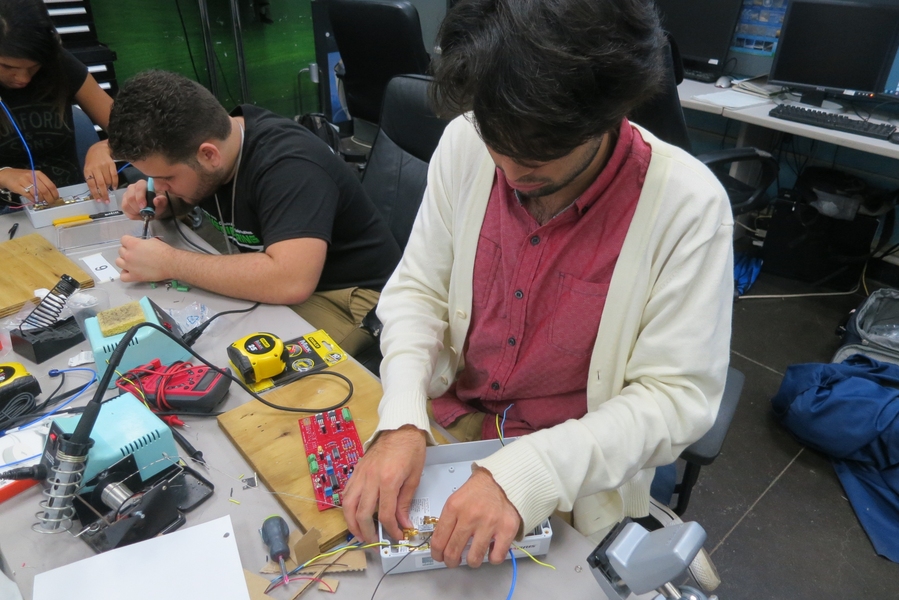 A UPRM student begins assembling a radar system after soldering the circuit board.