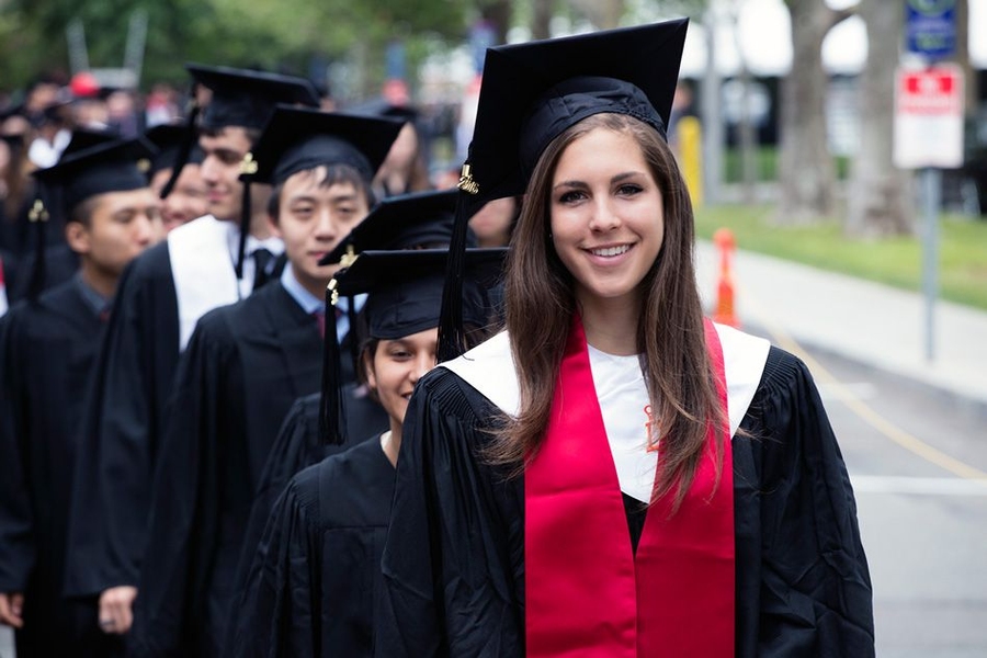 Members of MIT’s Class of 2016 headed to Killian Court for MIT’s 2016 Commencement ceremony.