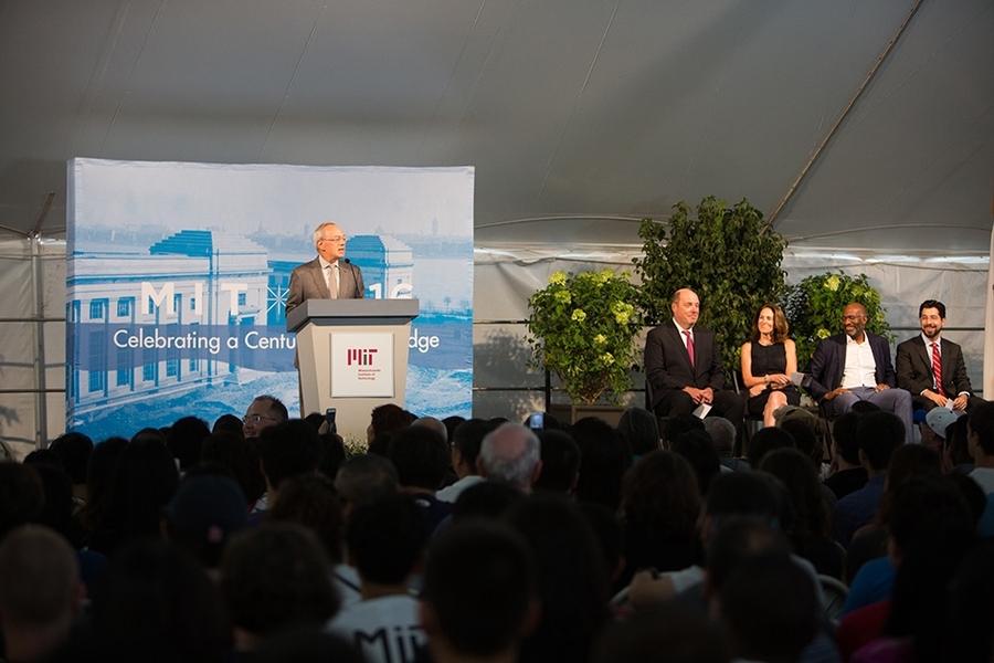 MIT President L. Rafael Reif addressed the incoming freshmen.