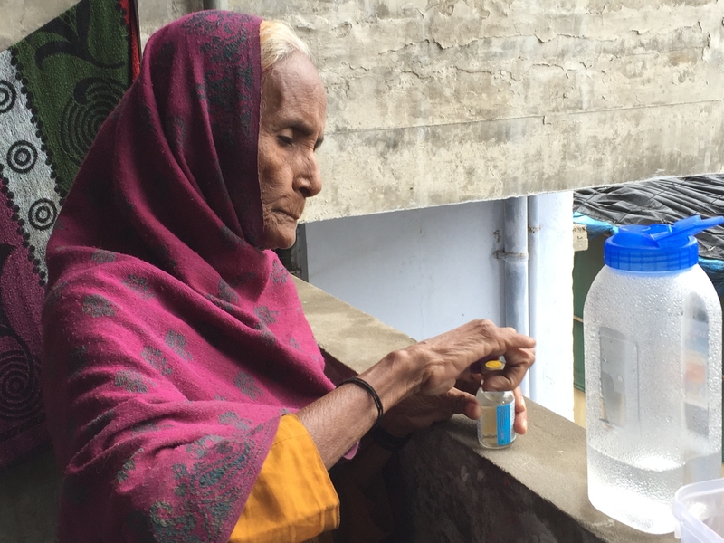 Field test participant Asma Patham uses a water test kit in the Khodiyarnagar neighborhood of Ahmedabad. She used to purify her water using a reverse osmosis filter, but no longer does because she believes that the tap water is clean.