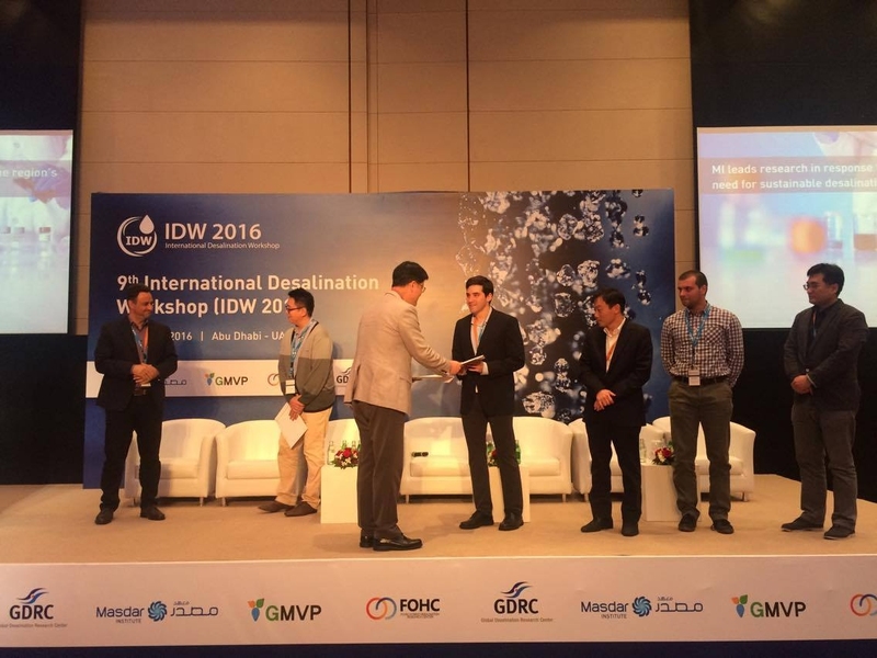 David Warsinger (center) accepts his Best Oral Presentation award for his talk on the team’s new designs for reverse osmosis desalination at the 9th International Desalination Workshop held in Abu Dhabi.