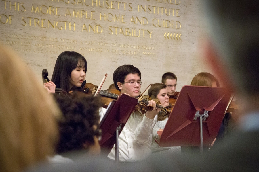 The musical program began with the majestic “Adante Festivo,” a single-movement hymnic work by Jean Sibelius, performed by members of the MIT Symphony Orchestra under the direction of Adam Boyles.