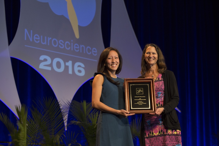MIT Assistant Professor Kay Tye (left) receives the Young Investigator Award from Society for Neuroscience President Hollis Cline.