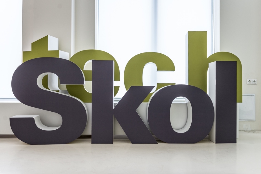 The text "tech Skol" in 3D letters in hallway