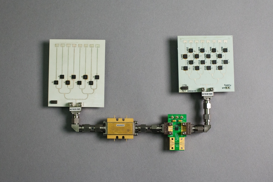 A new cordless virtual reality device consists of two directional "phased-array" antennas, each less than half the size of a credit card. Future versions could be small enough for users to have several in a single room, enabling multi-player gameplay.