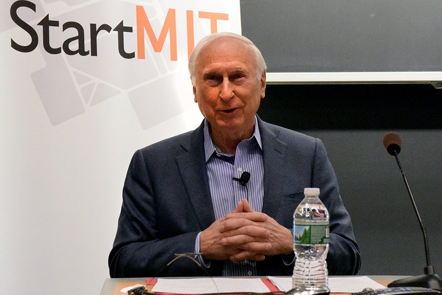 Ray Stata ’57, co-founder of Analog Devices, shares his experience with StartMIT students who wish to become entrepreneurs.