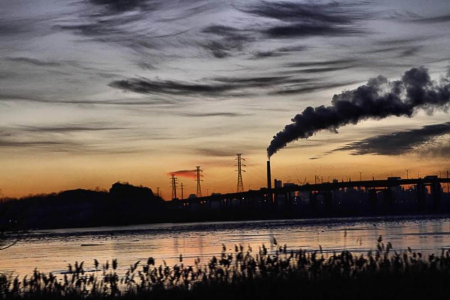 Ozone exacts a particularly heavy toll on people living in economically disadvantaged areas, where industrial and power plants tend to cluster. While policies have been implemented to reduce ozone emissions across the country, they have not yet addressed built-in inequities in the U.S. economy, leaving low-income Americans at greatest risk for health and economic damages.