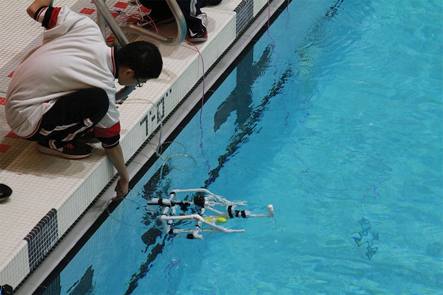 Launching an ROV
