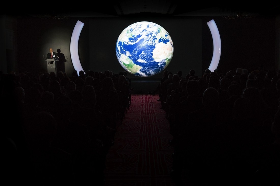 In his opening remarks, MIT President L. Rafael Reif celebrated the deep connections between MIT and Mexico and shared a preview of the faculty and student speakers who would later share highlights of their work in innovative urban planning, disaster preparedness, and community resilience in a time of global change, and groundbreaking satellite technologies.