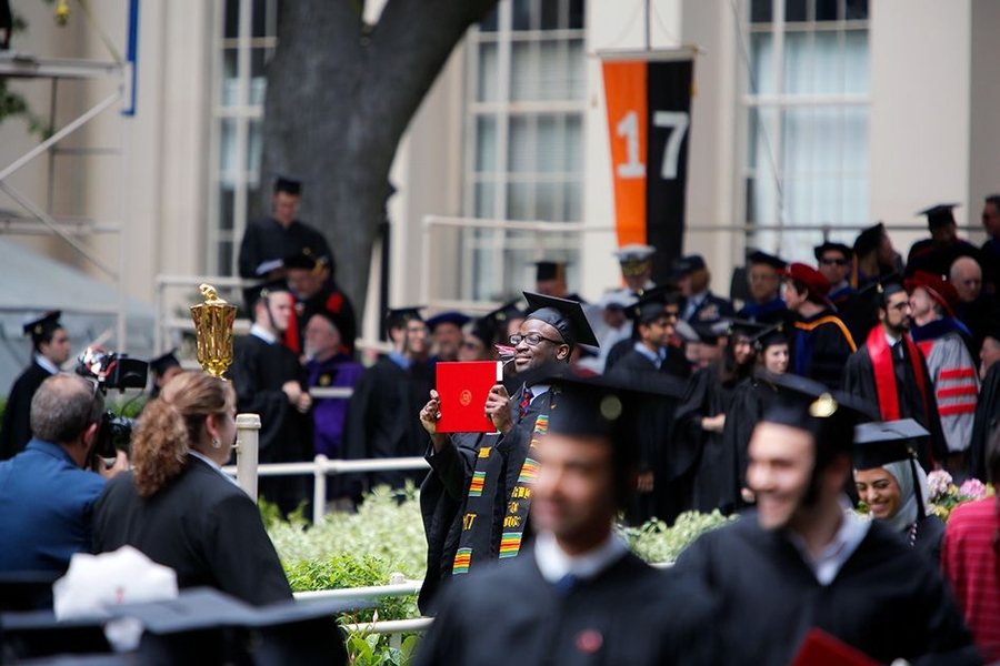 Tim Cook to MIT grads “How will you serve humanity?” MIT News