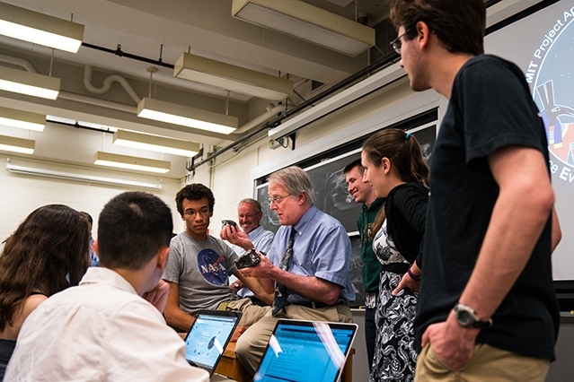 Richard Binzel, a professor in the Department of Earth, Atmospheric and Planetary Sciences, works with students in 16.83 (Space Systems Engineering).