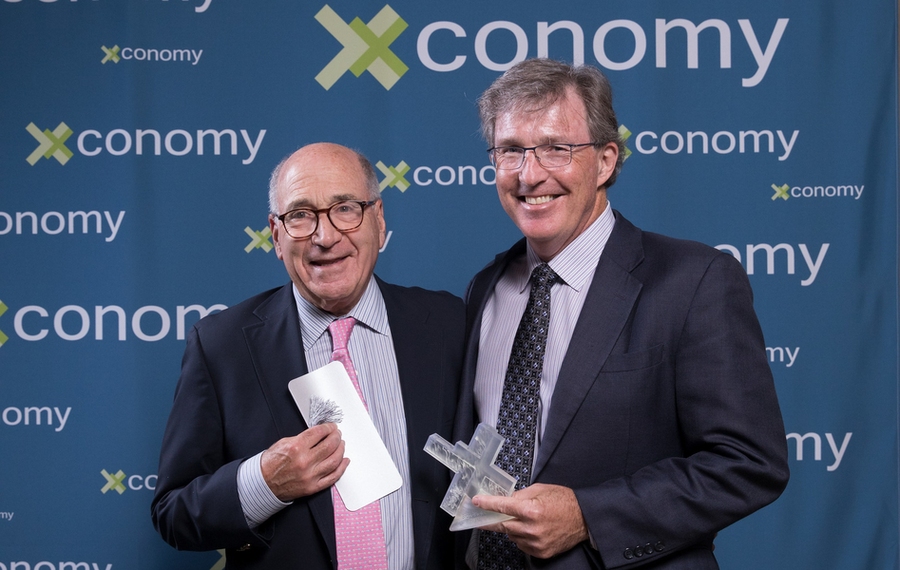 David Livingston, deputy director of Dana-Farber/Harvard Cancer Center (left) and Tyler Jacks, director of the Koch Institute, pose with the “Big Idea” award at this year’s inaugural Xconomy Awards. Livingston and Jacks serve as co-leaders of the Bridge Project.
