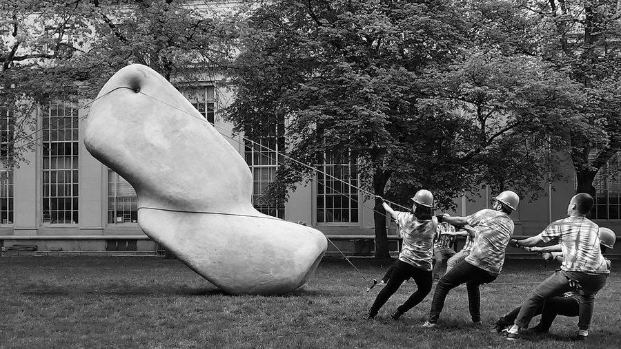 Students in the course Megalithic Robotics raise a megalith in Killian Court in 2015.
