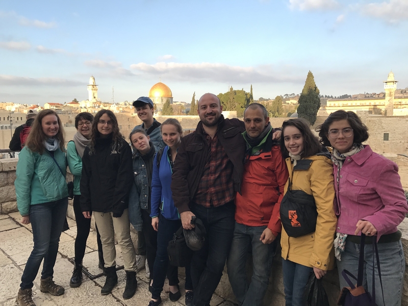 Professors Otto X. Cordero of MIT (fourth from right) and Itzhak Mizrahi of BGU (third from right), led a group of students through Jerusalem.