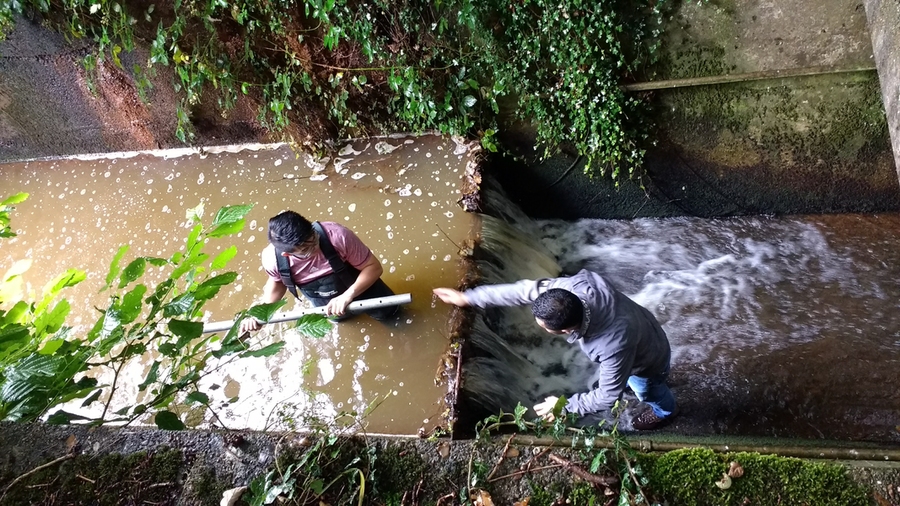An MIT UROP student and Imperial PhD student measuring the water height of a channel in Imperial's Silwood Park campus, located outside of London.